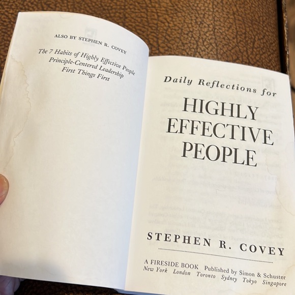 Book by Covey Daily Reflections For Highly Effective People! Living the 7 Habits - Picture 3 of 4